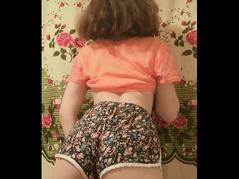 ❤️ Сексуальная юная малышка делает стриптиз снимая свои шортики на камеру ️ Видео траха на нашем сайте ❤